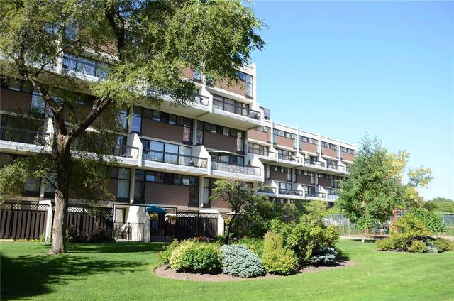 214 - 366 The East Mall, Townhouse with 3 bedrooms, 3 bathrooms and 1 parking in Toronto ON | Image 1