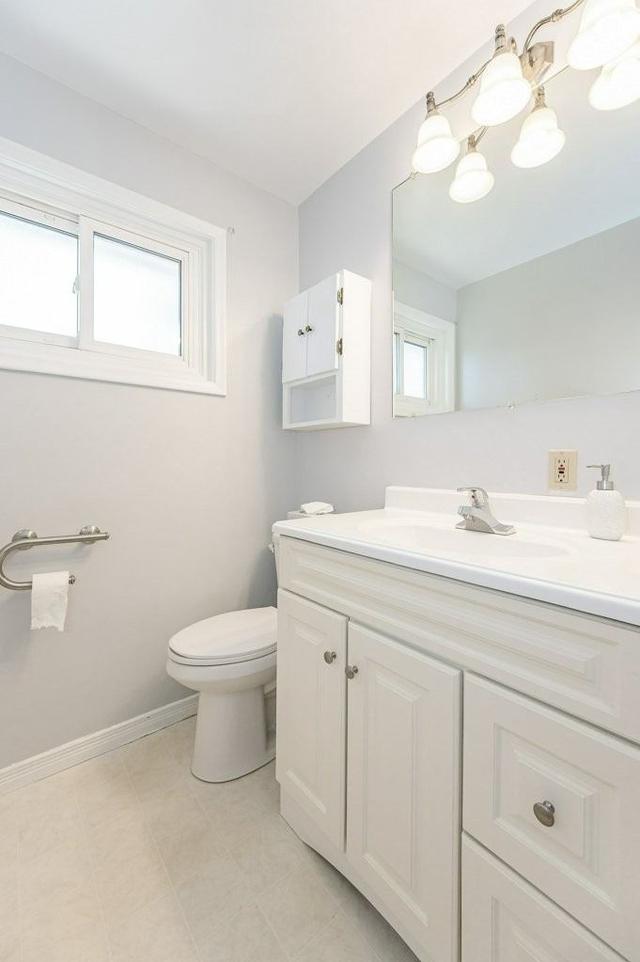 390 Elizabeth St, House detached with 4 bedrooms, 2 bathrooms and 5 parking in Oshawa ON | Image 7