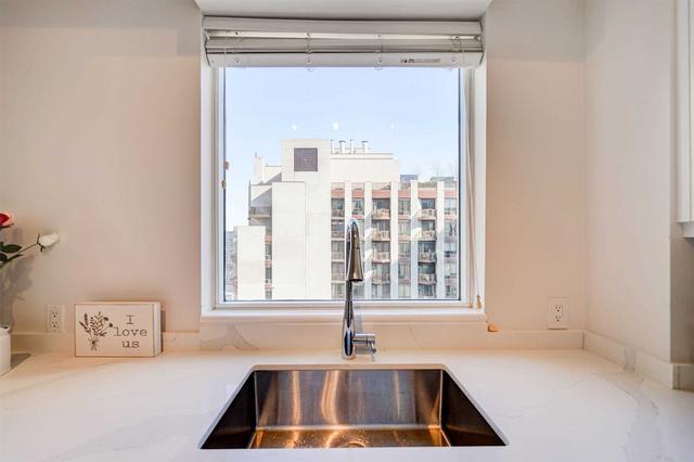 uph7 - 55 Bloor St E, Condo with 2 bedrooms, 2 bathrooms and 1 parking in Toronto ON | Image 9