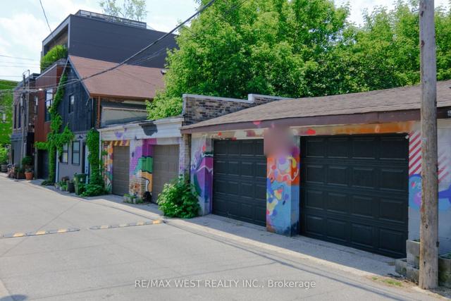 111 Lippincott St, House detached with 5 bedrooms, 3 bathrooms and 2 parking in Toronto ON | Image 26