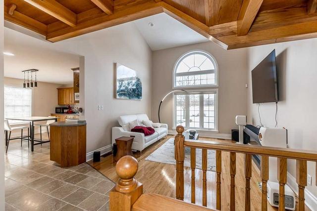 1588 Moonstone Rd W, House detached with 2 bedrooms, 2 bathrooms and 22 parking in Oro Medonte ON | Image 4
