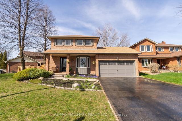 8 Langmaid Crt, House detached with 3 bedrooms, 3 bathrooms and 6 parking in Whitby ON | Image 1