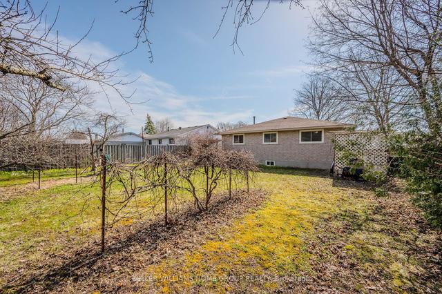 33 Dovercliffe Rd, House detached with 3 bedrooms, 3 bathrooms and 2 parking in Guelph ON | Image 30