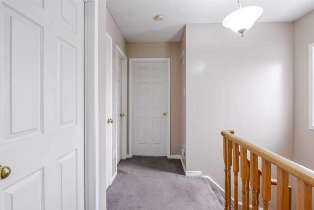 192 Cresthaven Rd, Townhouse with 3 bedrooms, 2 bathrooms and 2 parking in Brampton ON | Image 10