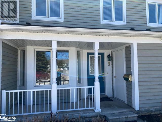 3 Cranberry Surf, House attached with 3 bedrooms, 2 bathrooms and 1 parking in Collingwood ON | Image 3