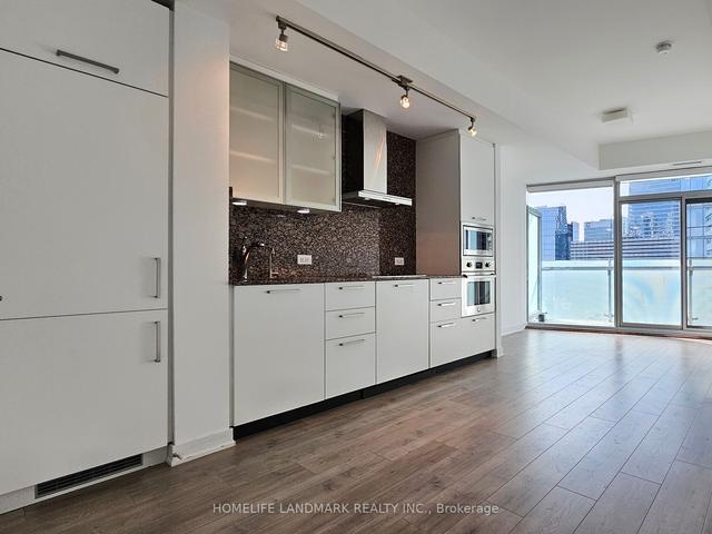 3908 - 12 York St, Condo with 0 bedrooms, 1 bathrooms and 0 parking in Toronto ON | Image 8