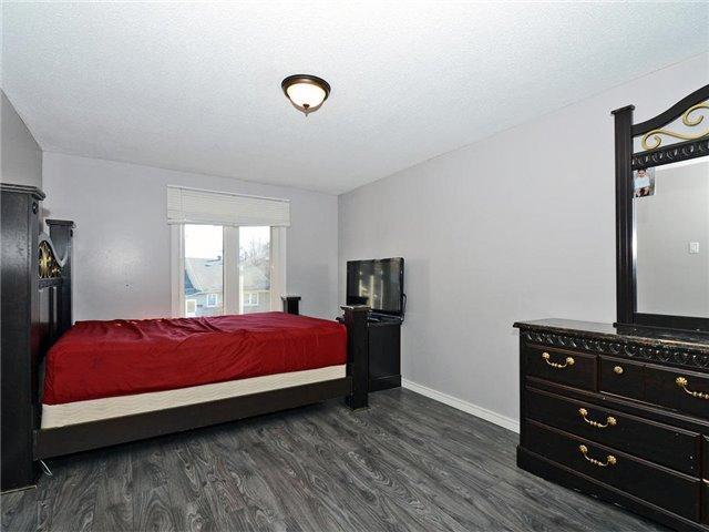2 Moffatt Crt, House detached with 3 bedrooms, 2 bathrooms and 2 parking in Toronto ON | Image 11