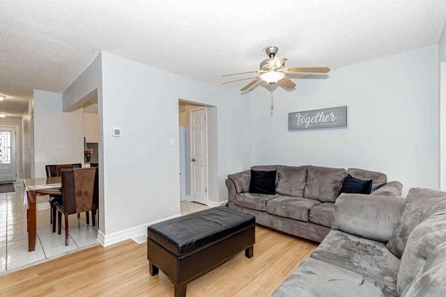 53 Foster Cres N, Townhouse with 3 bedrooms, 2 bathrooms and 2 parking in Brampton ON | Image 2