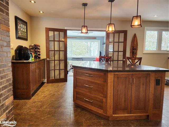 1023 15 Line N, House detached with 5 bedrooms, 3 bathrooms and 10 parking in Oro Medonte ON | Image 3