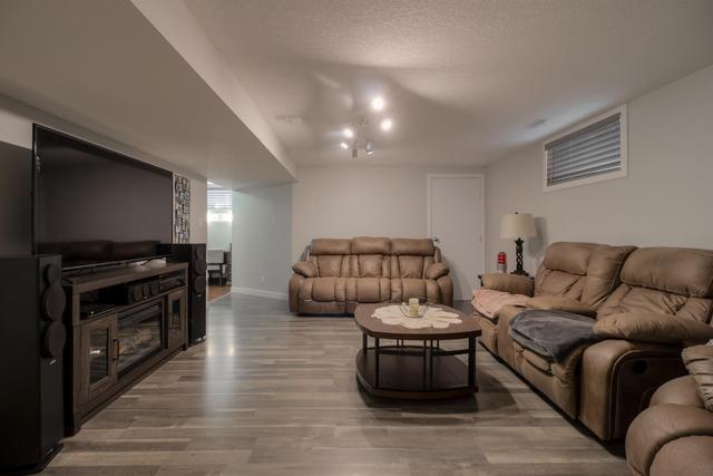 69 Mt Rundle Way W, House detached with 4 bedrooms, 3 bathrooms and 4 parking in Lethbridge AB | Image 33