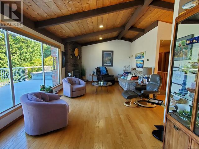 270 Cedar St, House detached with 3 bedrooms, 2 bathrooms and 4 parking in Tofino BC | Image 9