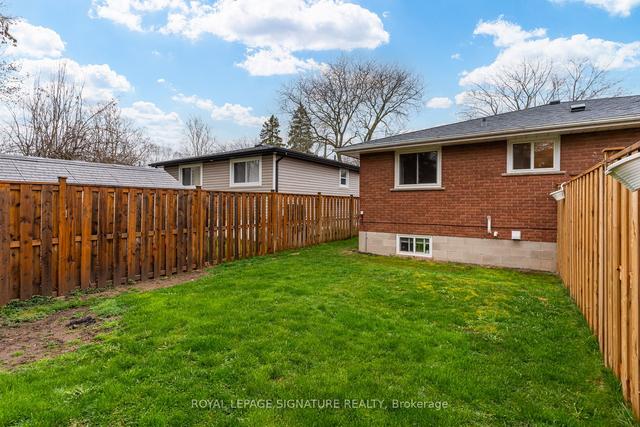 8 Colmar Pl, House detached with 3 bedrooms, 2 bathrooms and 5 parking in Hamilton ON | Image 14