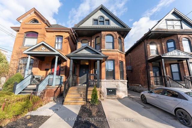 206 Wentworth St N, House detached with 3 bedrooms, 3 bathrooms and 3 parking in Hamilton ON | Image 1