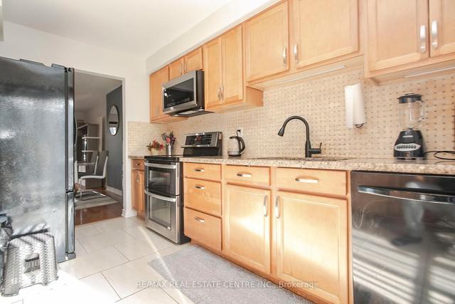 117 - 60 Hanson Rd, Condo with 3 bedrooms, 3 bathrooms and 2 parking in Mississauga ON | Image 4