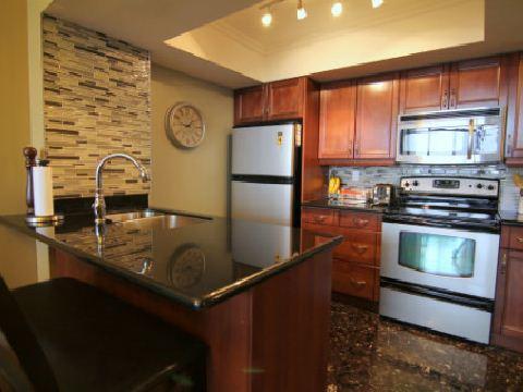 uph 11 - 550 Webb Dr, Condo with 2 bedrooms, 2 bathrooms and 2 parking in Mississauga ON | Image 2