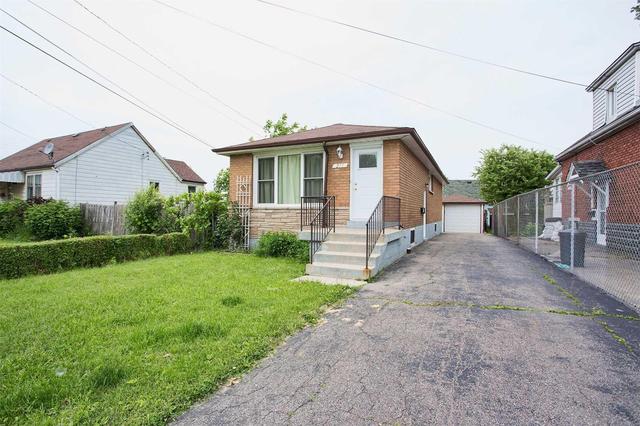 277 Vansitmart Ave, House detached with 3 bedrooms, 2 bathrooms and 3 parking in Hamilton ON | Image 1