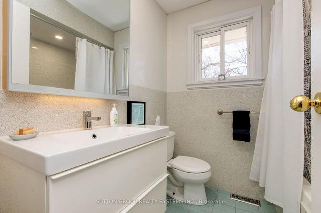 14 Louisa St, House semidetached with 3 bedrooms, 3 bathrooms and 3 parking in Toronto ON | Image 15