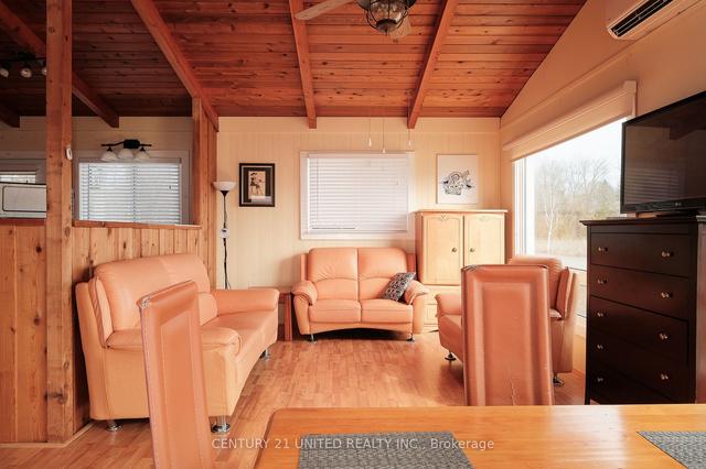 101 Rollie's Bay Rd, House detached with 2 bedrooms, 1 bathrooms and 5 parking in Curve Lake First Nation 35 ON | Image 3