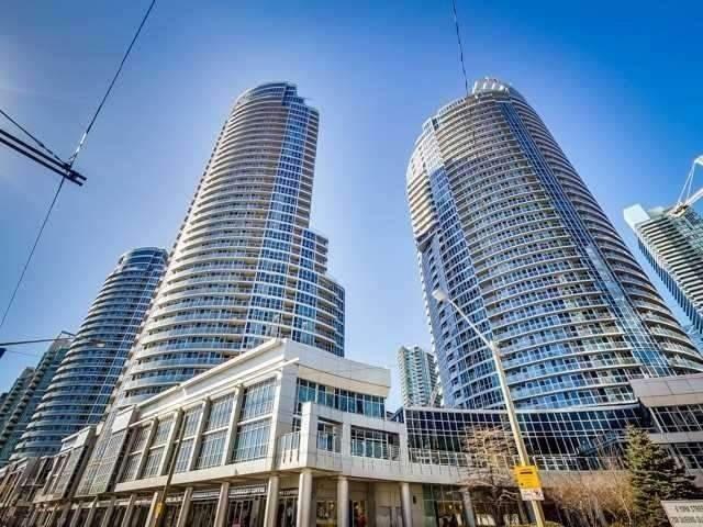 1012 - 208 Queens Quay W, Condo with 2 bedrooms, 2 bathrooms and 1 parking in Toronto ON | Image 1