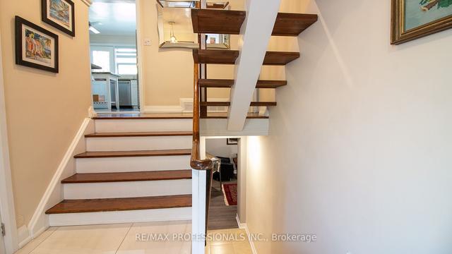 11 Brynston Rd, House detached with 4 bedrooms, 3 bathrooms and 5 parking in Toronto ON | Image 3