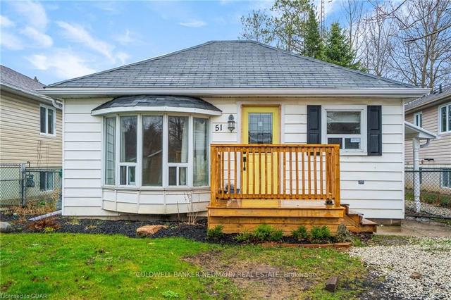 51 70th St N, House detached with 2 bedrooms, 1 bathrooms and 2 parking in Wasaga Beach ON | Image 1