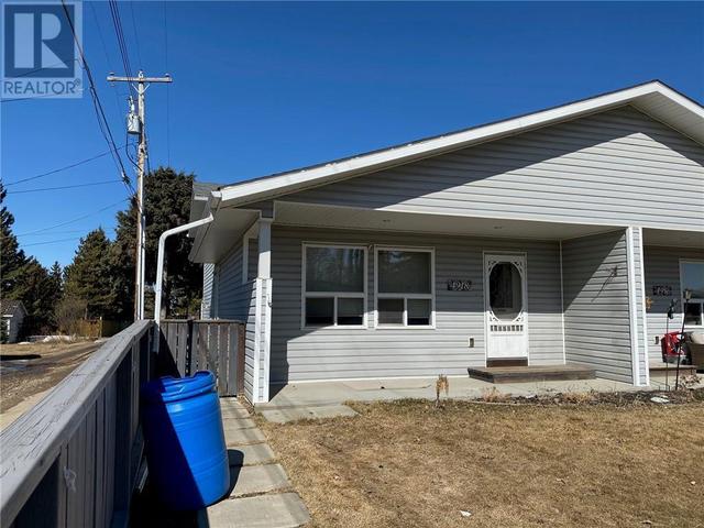 4918 54 Avenue, House semidetached with 3 bedrooms, 2 bathrooms and 2 parking in Olds AB | Image 2
