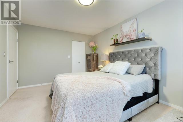 15 - 3981 Nelthorpe St, House attached with 2 bedrooms, 2 bathrooms and 2 parking in Saanich BC | Image 13