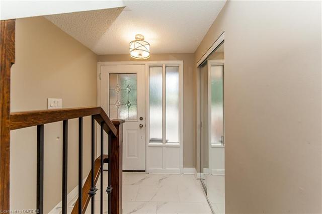 4 - 3014 Palmer Drive, House attached with 4 bedrooms, 1 bathrooms and 2 parking in Burlington ON | Image 3