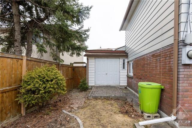 1261 Ridgemont Avenue, House detached with 4 bedrooms, 2 bathrooms and 5 parking in Ottawa ON | Image 29