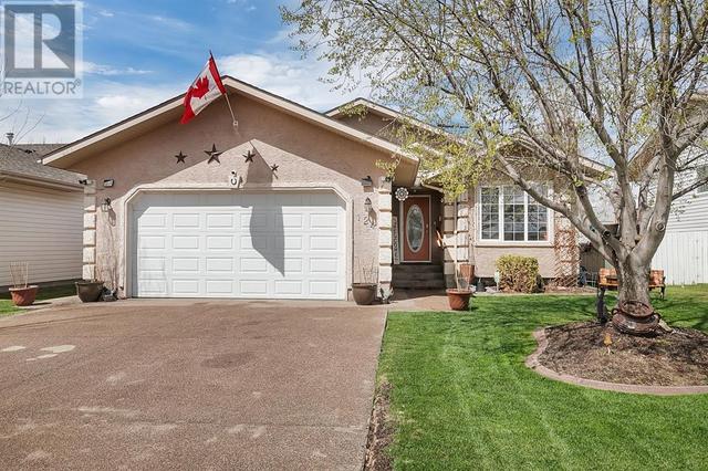 124 Lancaster Drive, House detached with 3 bedrooms, 2 bathrooms and 4 parking in Red Deer AB | Card Image