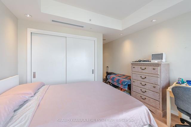 3807 - 180 University Ave, Condo with 2 bedrooms, 3 bathrooms and 1 parking in Toronto ON | Image 19