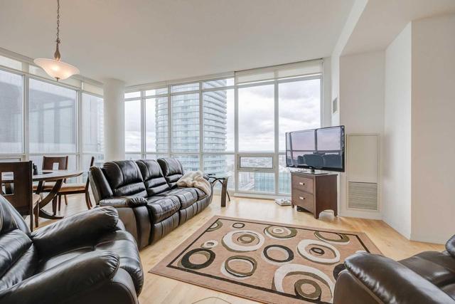 5201 - 65 Bremner Blvd, Condo with 3 bedrooms, 3 bathrooms and 1 parking in Toronto ON | Image 3