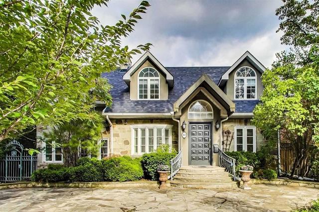 160 Armour Blvd, House detached with 3 bedrooms, 4 bathrooms and 6 parking in Toronto ON | Image 1