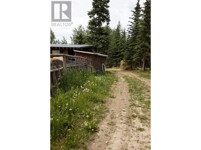 565 Oak Road, House other with 3 bedrooms, 1 bathrooms and null parking in Bulkley Nechako F BC | Image 24