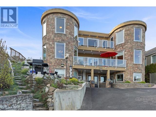 3860 Beach Avenue, House detached with 6 bedrooms, 2 bathrooms and 10 parking in Peachland BC | Image 1
