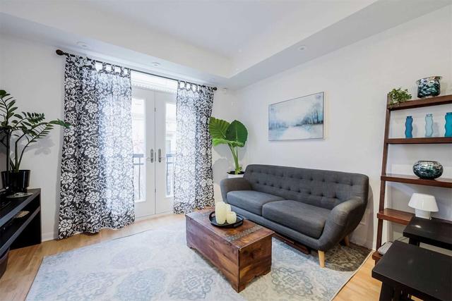 th22 - 88 Carr St, Townhouse with 2 bedrooms, 2 bathrooms and 1 parking in Toronto ON | Image 3