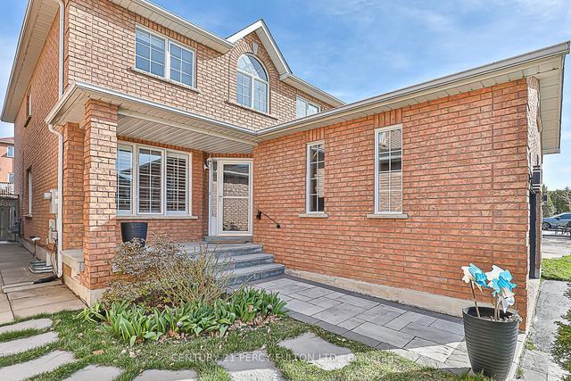 151 Rosanna Cres, House detached with 4 bedrooms, 4 bathrooms and 5 parking in Vaughan ON | Image 12
