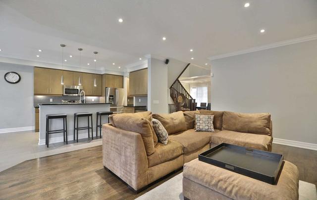 118 Forbes Terr, House detached with 4 bedrooms, 5 bathrooms and 4 parking in Milton ON | Image 3