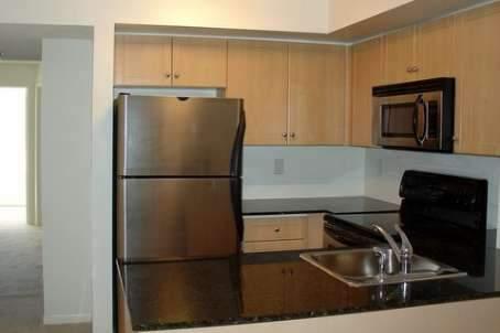 th609 - 15 Laidlaw St, Condo with 2 bedrooms, 1 bathrooms and 1 parking in Toronto ON | Image 4