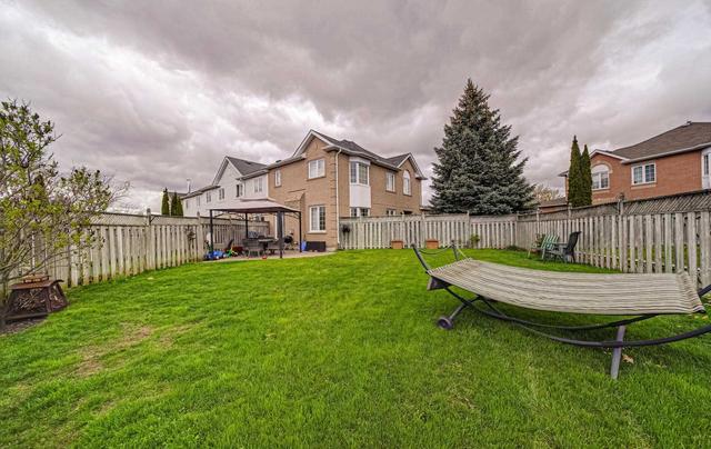 35 Creekwood Cres, House attached with 3 bedrooms, 3 bathrooms and 5 parking in Whitby ON | Image 18
