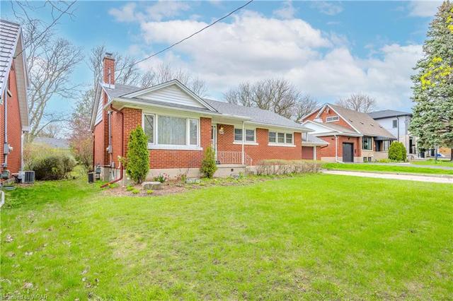 267 Dumfries Avenue, House detached with 3 bedrooms, 1 bathrooms and 3 parking in Kitchener ON | Image 12