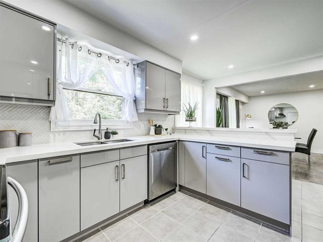 upper - 2 Mark St, House detached with 4 bedrooms, 3 bathrooms and 3 parking in Aurora ON | Image 11