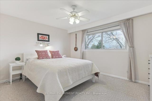 82 Rayne Ave, House detached with 3 bedrooms, 2 bathrooms and 4 parking in Oakville ON | Image 24