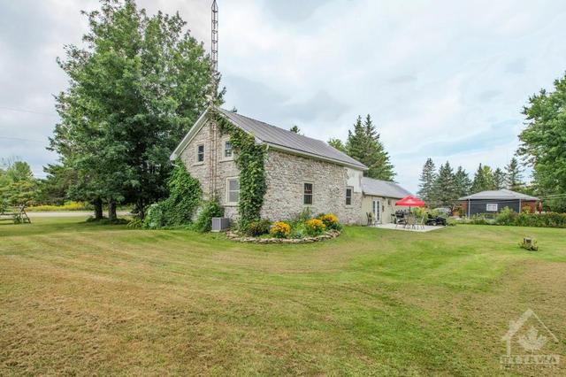 7548 County Rd 21 Road, House detached with 2 bedrooms, 1 bathrooms and 4 parking in Augusta ON | Image 4