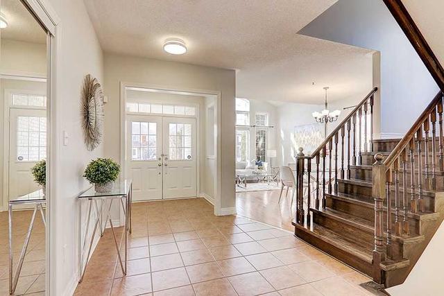 2089 Grand Oak Tr, House detached with 4 bedrooms, 3 bathrooms and 5 parking in Oakville ON | Image 13