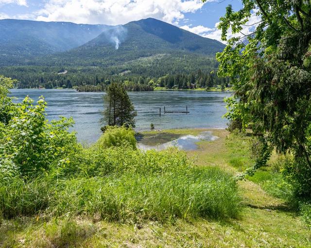 7484 Highway 3a, House detached with 4 bedrooms, 3 bathrooms and null parking in Central Kootenay E BC | Image 61