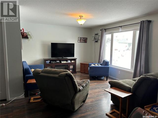 615 1st Avenue S, House detached with 5 bedrooms, 2 bathrooms and null parking in Bruno SK | Image 8