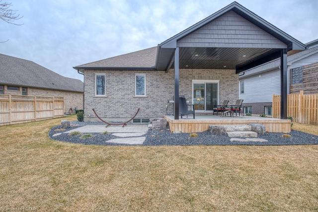 45 Veale Crescent, House detached with 3 bedrooms, 3 bathrooms and 2 parking in Strathroy Caradoc ON | Image 36