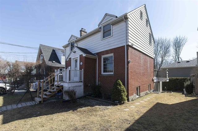 676 Brock Street, Home with 4 bedrooms, 2 bathrooms and 2 parking in Kingston ON | Image 3