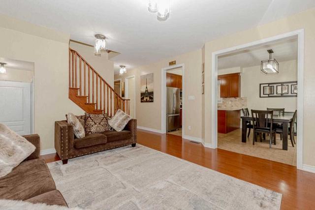 29 Eatonville St, House detached with 4 bedrooms, 4 bathrooms and 4 parking in Brampton ON | Image 2